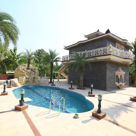 Mann The Palm Retreat Hotell Lucknow Exteriör bild