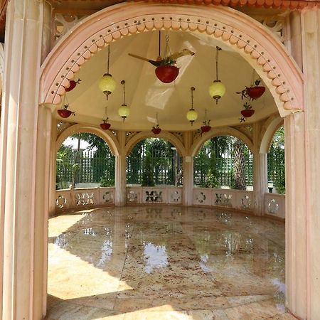 Mann The Palm Retreat Hotell Lucknow Exteriör bild