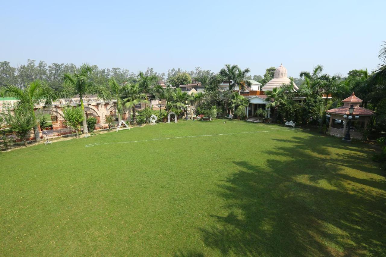 Mann The Palm Retreat Hotell Lucknow Exteriör bild