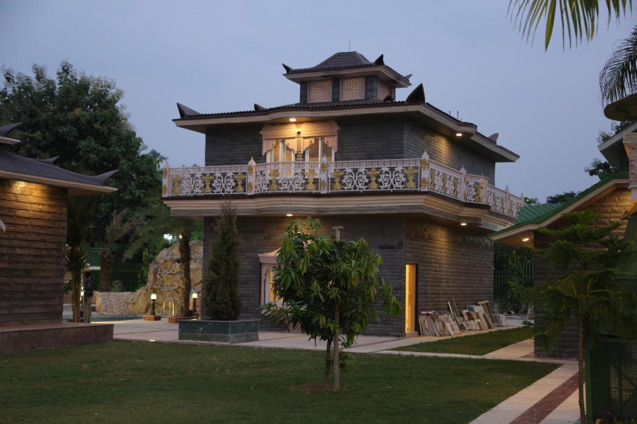 Mann The Palm Retreat Hotell Lucknow Exteriör bild