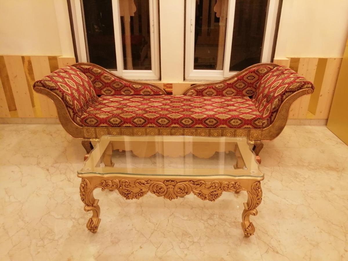 Mann The Palm Retreat Hotell Lucknow Exteriör bild
