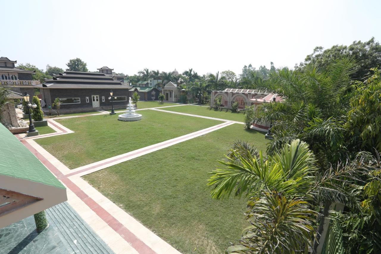Mann The Palm Retreat Hotell Lucknow Exteriör bild