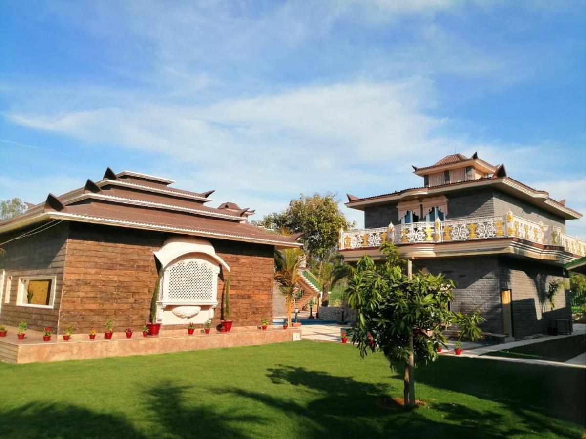 Mann The Palm Retreat Hotell Lucknow Exteriör bild